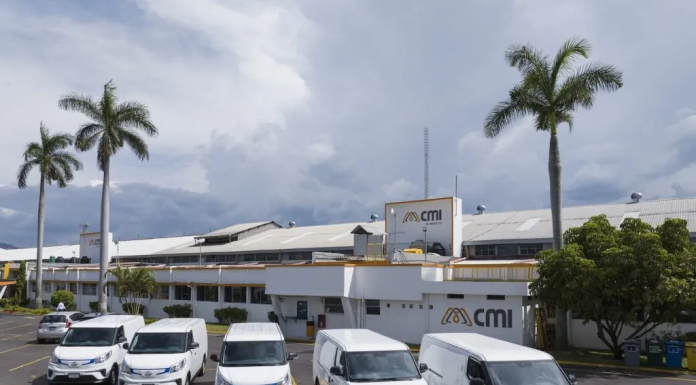 CMI se apunta a la electromovilidad con su nueva flotilla a base de paneles eléctricos cmi electromovilidad