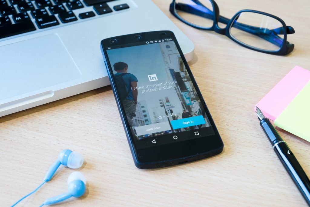 Móvil con linkedin